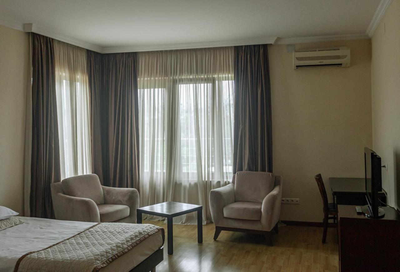 Hotel Beaumonde Garden Tbilisi Ngoại thất bức ảnh