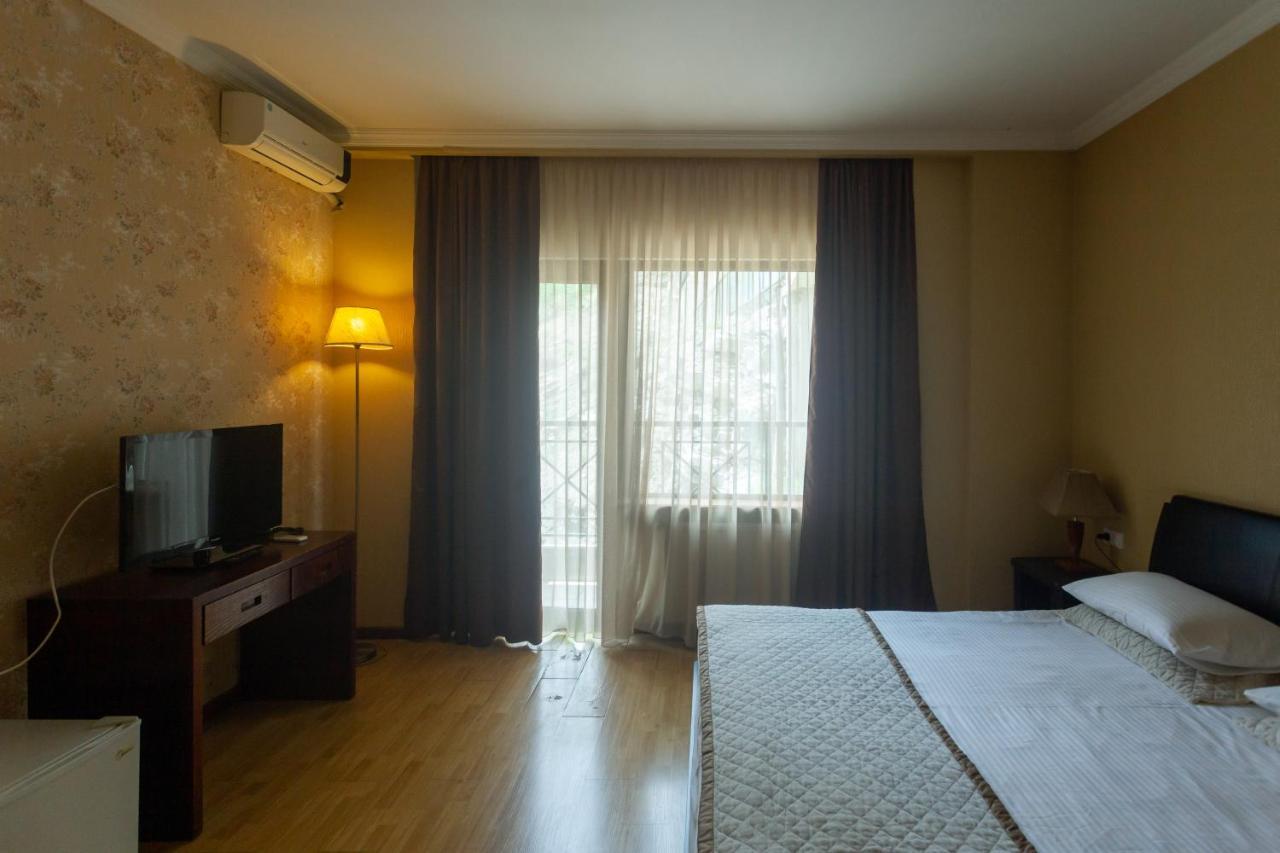 Hotel Beaumonde Garden Tbilisi Ngoại thất bức ảnh