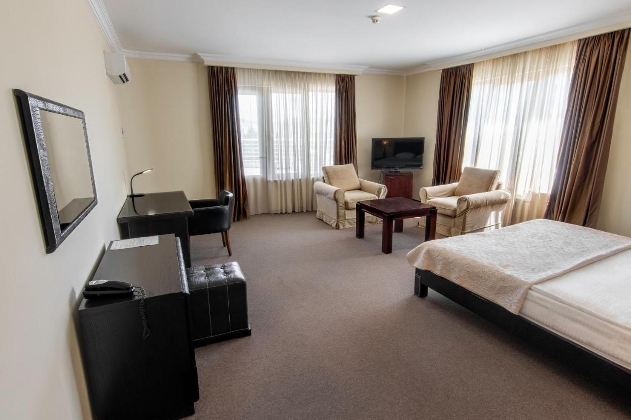 Hotel Beaumonde Garden Tbilisi Ngoại thất bức ảnh